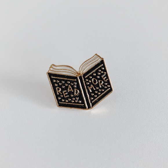 Jewelry - Read Books Pin